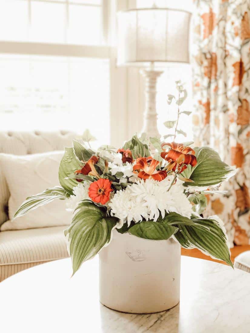 A vase of flowers on a table