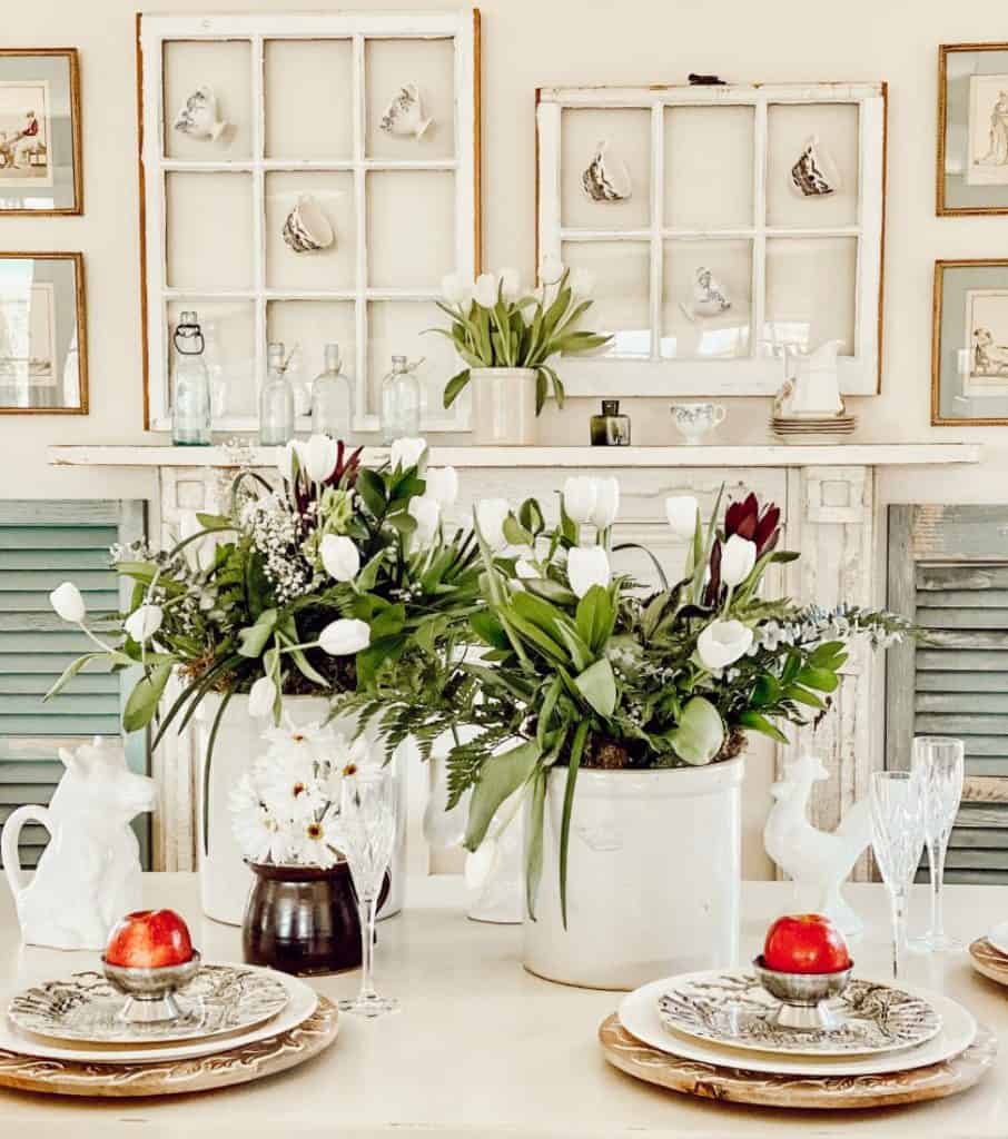 A vase of flowers on a table