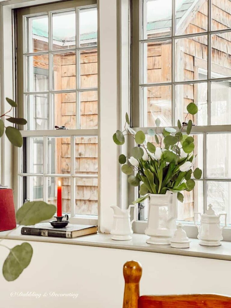 Windowsill decor vintage style in dining room.