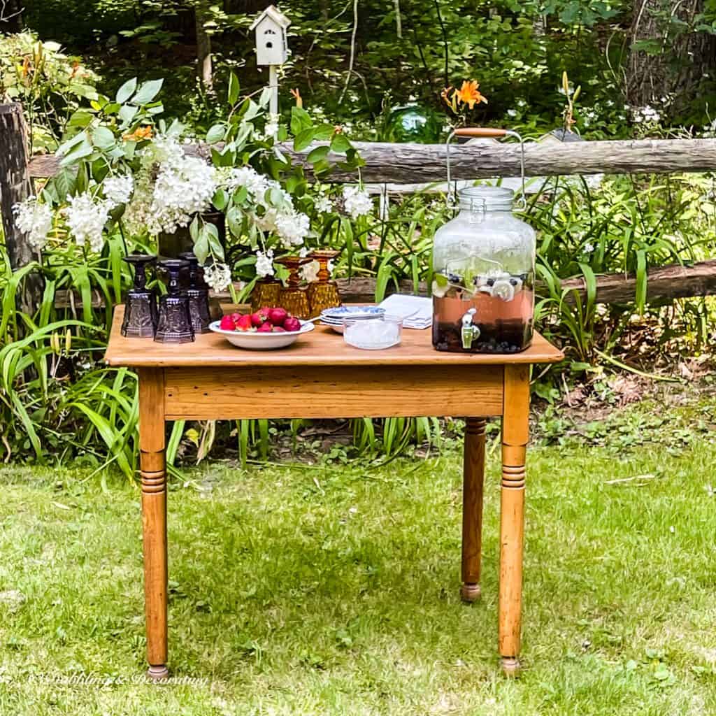 Backyard Small Drink Table Ideas