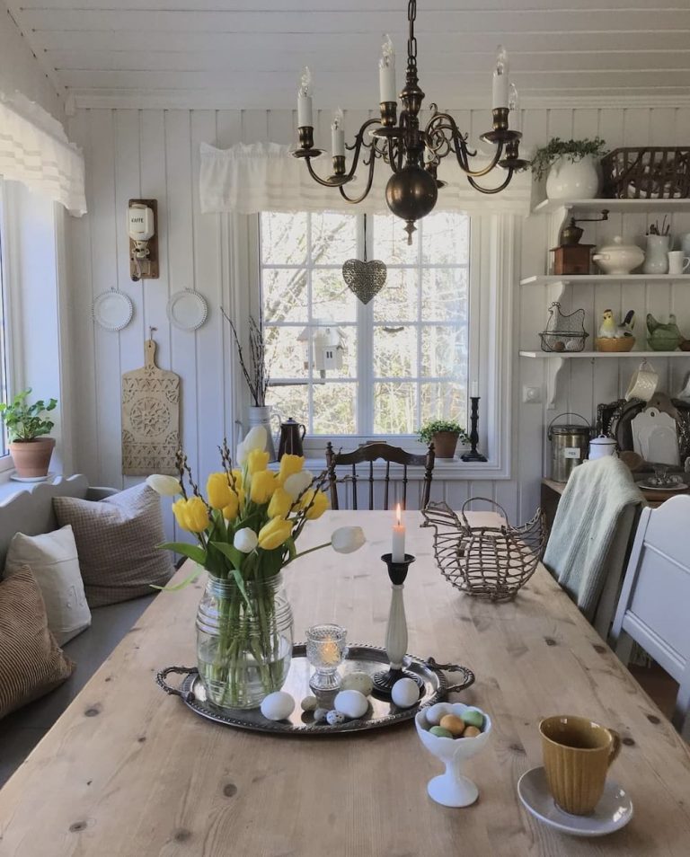 Scandinavian Spring Homes When Less is More | Dabbling and Decorating