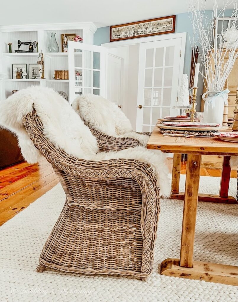 https://www.dabblinganddecorating.com/wp-content/uploads/2022/12/Cozy-Winter-Dining-Room-with-Ski-Lodge-Decor-_-Get-the-Look-1-805x1024.jpg