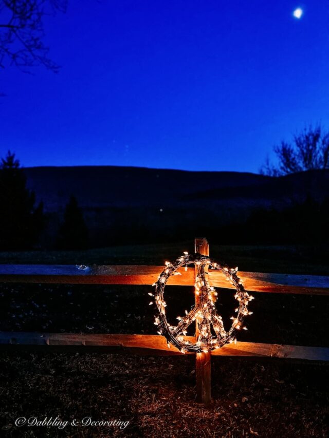 Split Rail Fencing With Cedar Style Dabbling Decorating   Front Porch Holiday Decorating Ideas With Classic New England Charm 21 640x853 