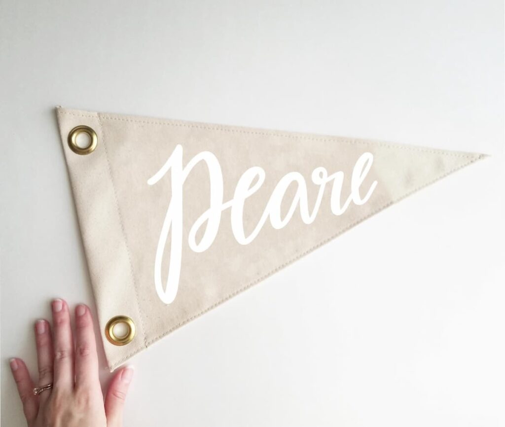 White vintage banner with the name Pearl written in white.