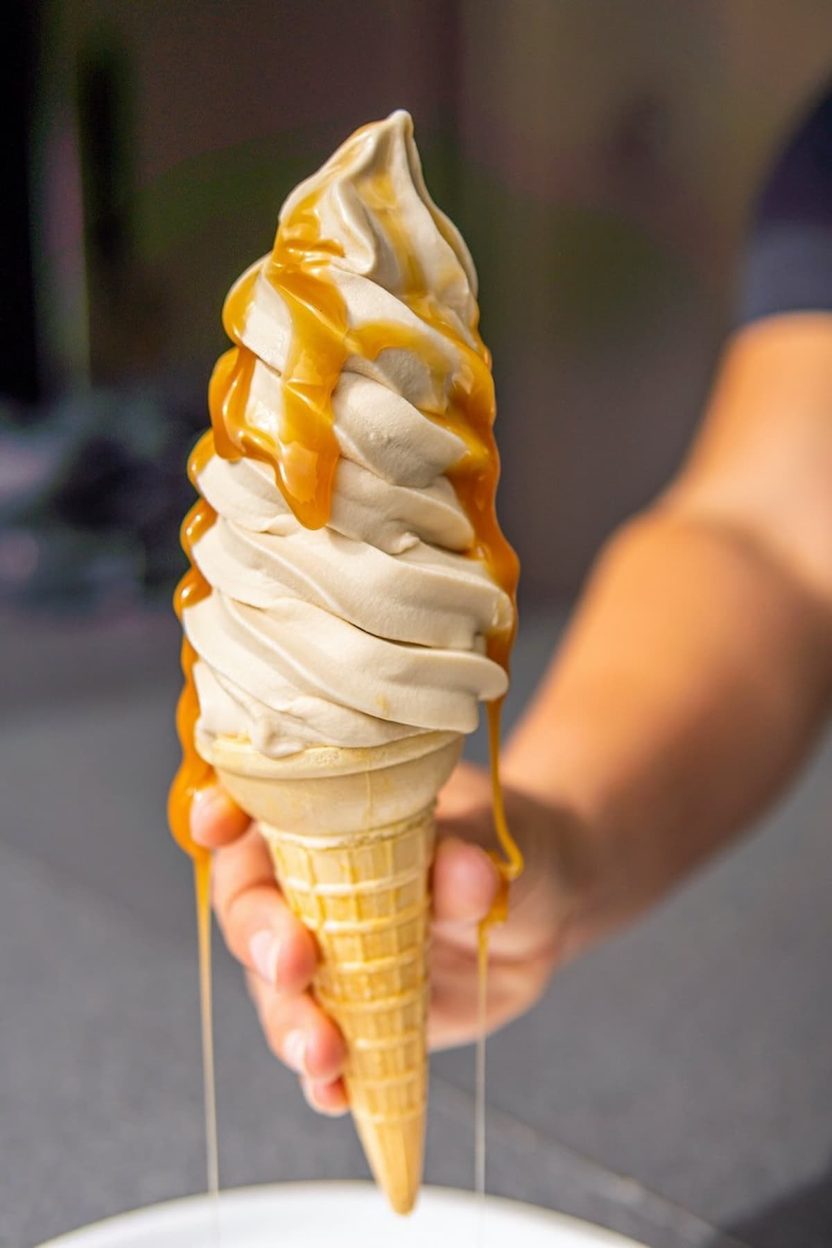 A Vermont Maple Creemee in hand.