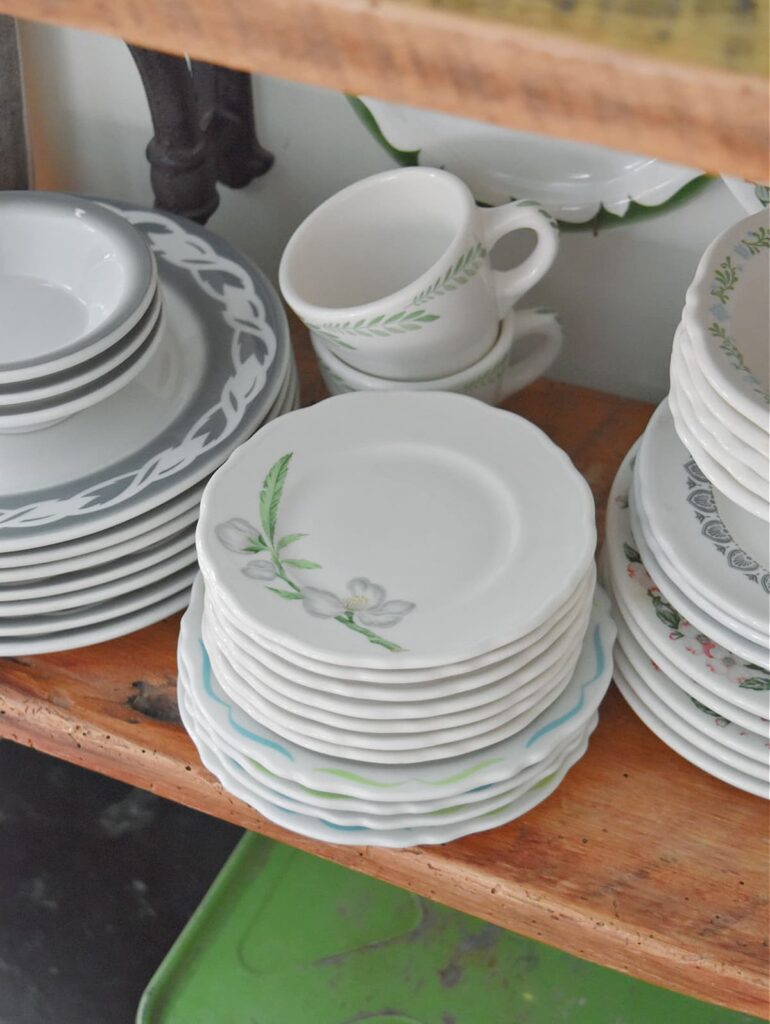 Hotelware and restaurantware dishware collections.